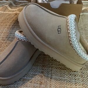 Ugg Tazz “Sand Beige”